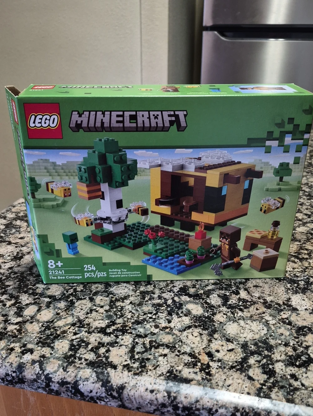 Lego Minecraft Bee Cottage Set in Green and Yellow